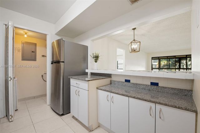 303 Racquet Club Rd 204, Weston, FL 33326