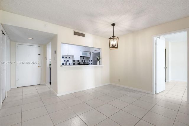 303 Racquet Club Rd 204, Weston, FL 33326