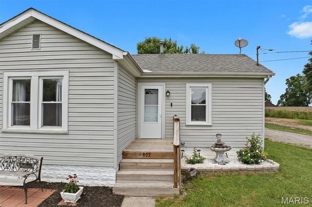802 Randall Drive, Brighton, IL 62012
