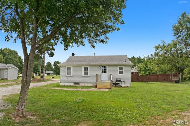 802 Randall Drive, Brighton, IL 62012