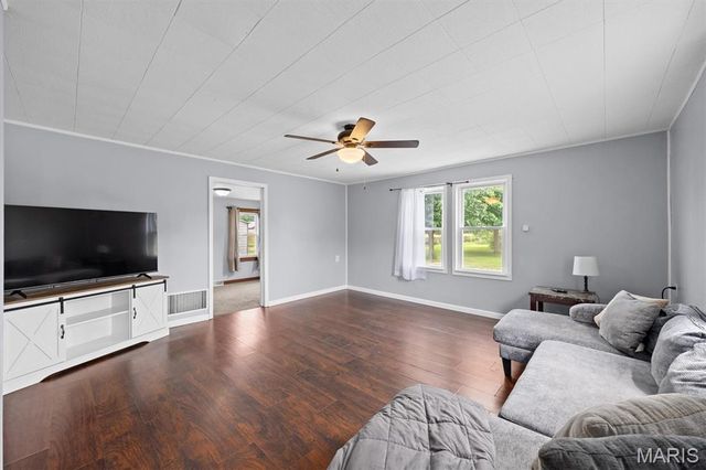802 Randall Drive, Brighton, IL 62012