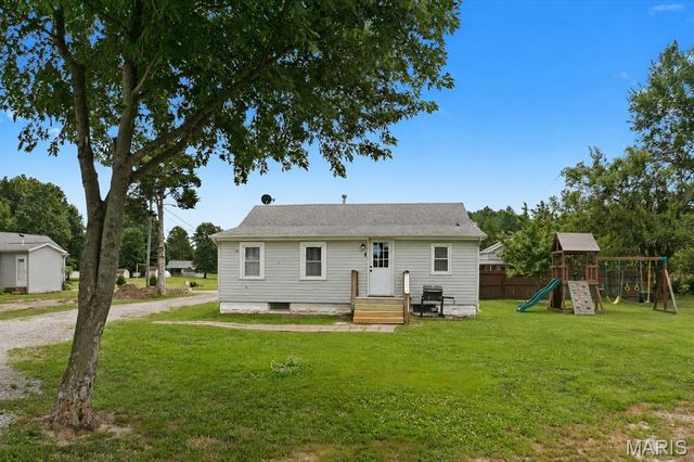 802 Randall Drive, Brighton, IL 62012