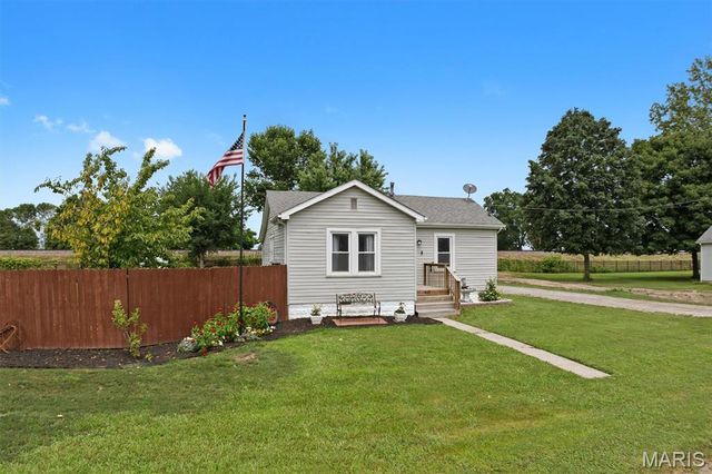 802 Randall Drive, Brighton, IL 62012