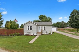 802 Randall Drive, Brighton, IL 62012