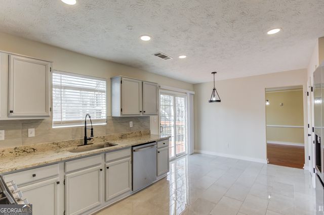 5281 Bridgewater Trace, Stone Mountain, GA 30088