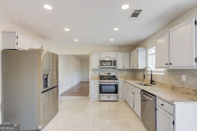 5281 Bridgewater Trace, Stone Mountain, GA 30088