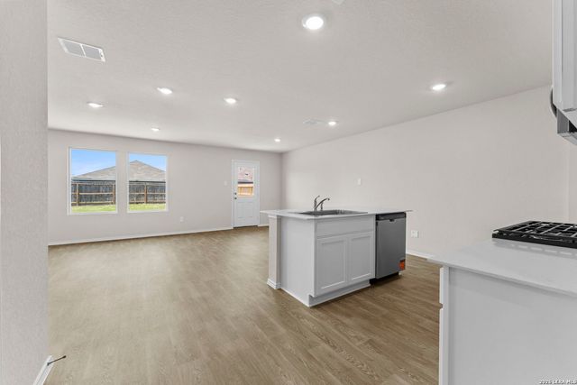 1053 Seedling Ln, Seguin, TX 78155