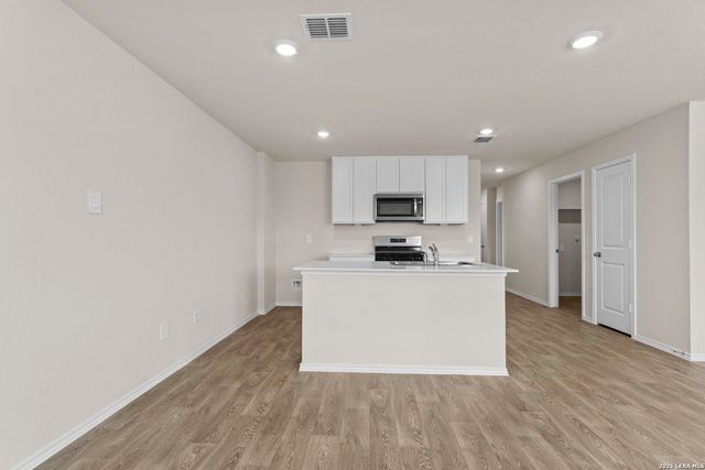 1053 Seedling Ln, Seguin, TX 78155