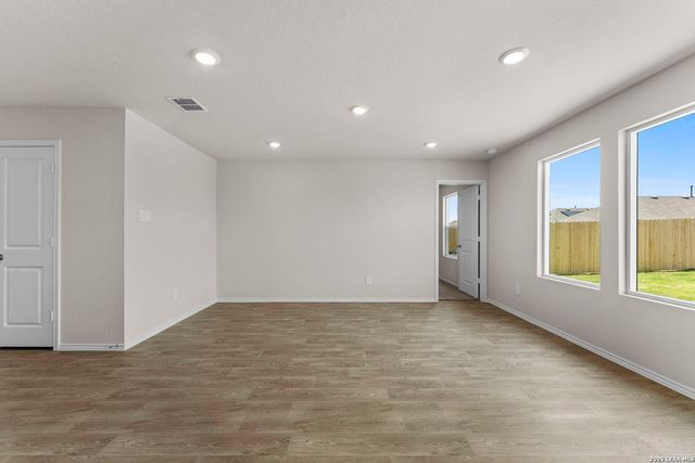 1053 Seedling Ln, Seguin, TX 78155