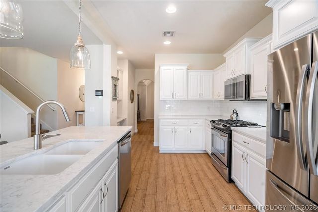 15517 E 87th Place N, Owasso, OK 74055
