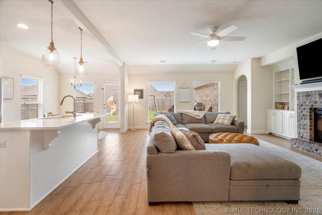 15517 E 87th Place N, Owasso, OK 74055