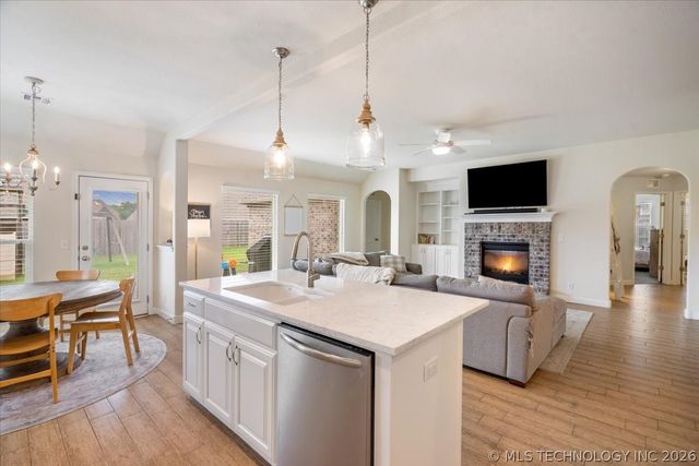 15517 E 87th Place N, Owasso, OK 74055