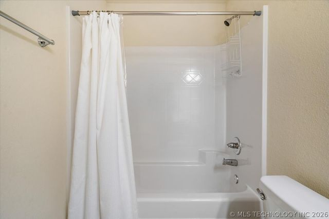 15517 E 87th Place N, Owasso, OK 74055