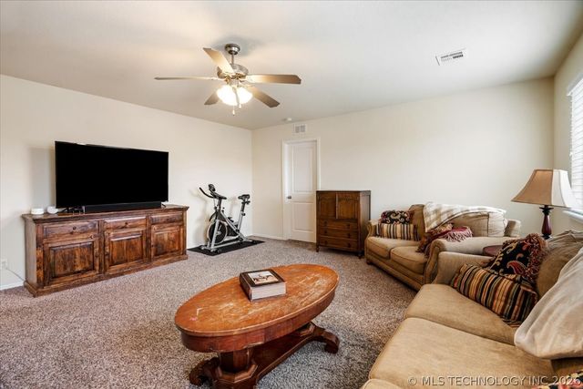 15517 E 87th Place N, Owasso, OK 74055