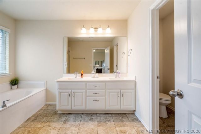15517 E 87th Place N, Owasso, OK 74055