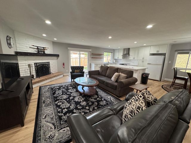 5130 Patti Jo Dr, Carmichael, CA 95608