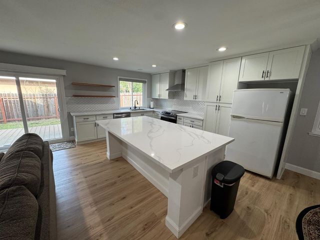 5130 Patti Jo Dr, Carmichael, CA 95608