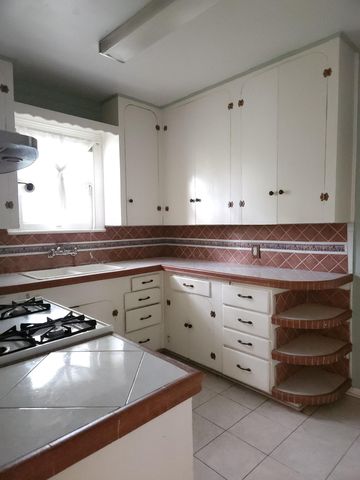 910 E 13th, Austin, TX 78702