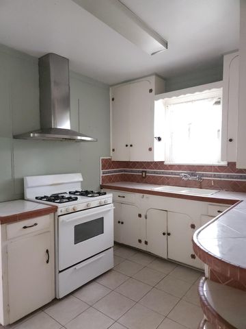 910 E 13th, Austin, TX 78702