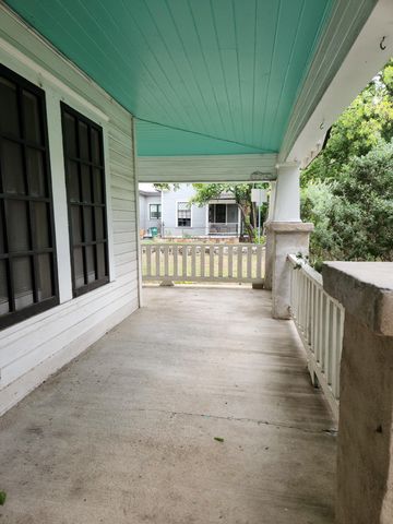 910 E 13th, Austin, TX 78702