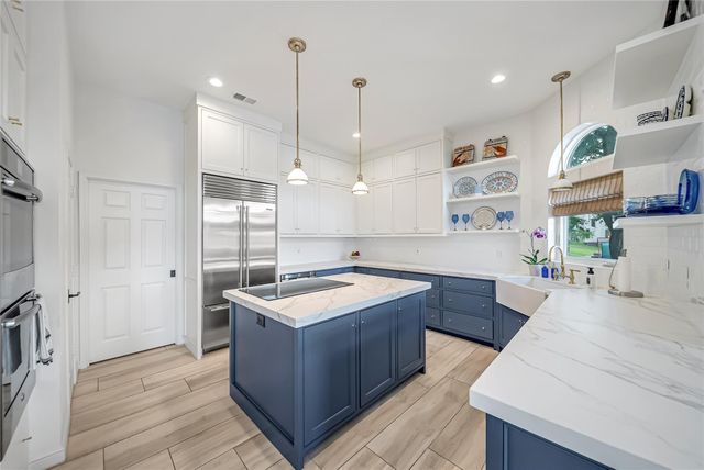 318 Bayshore Drive, Montgomery, TX 77356