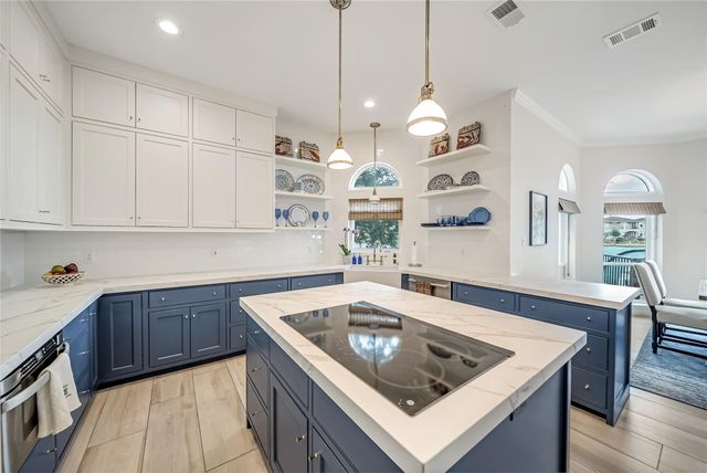 318 Bayshore Drive, Montgomery, TX 77356