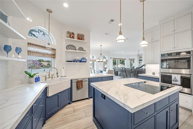 318 Bayshore Drive, Montgomery, TX 77356