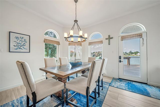 318 Bayshore Drive, Montgomery, TX 77356