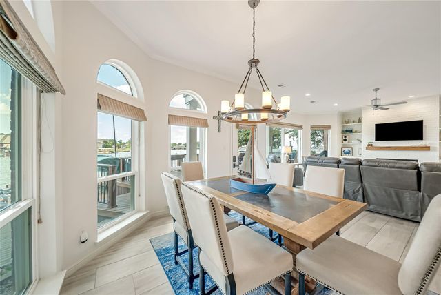 318 Bayshore Drive, Montgomery, TX 77356