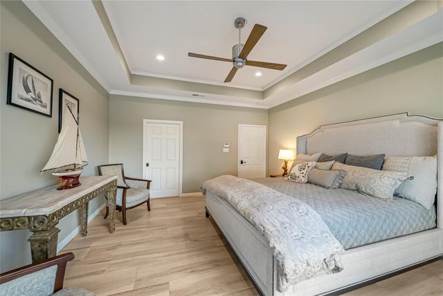 318 Bayshore Drive, Montgomery, TX 77356