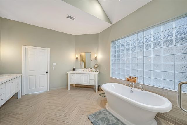 318 Bayshore Drive, Montgomery, TX 77356