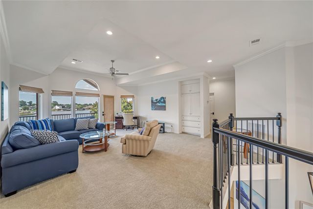 318 Bayshore Drive, Montgomery, TX 77356