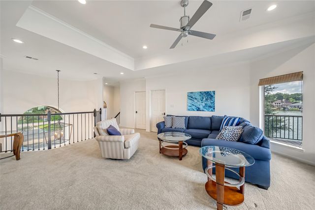 318 Bayshore Drive, Montgomery, TX 77356