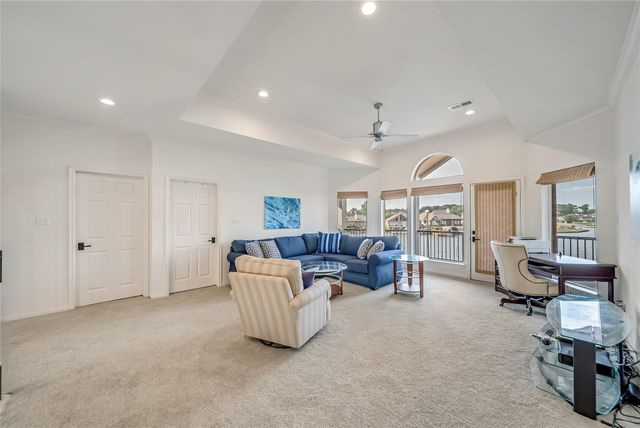 318 Bayshore Drive, Montgomery, TX 77356