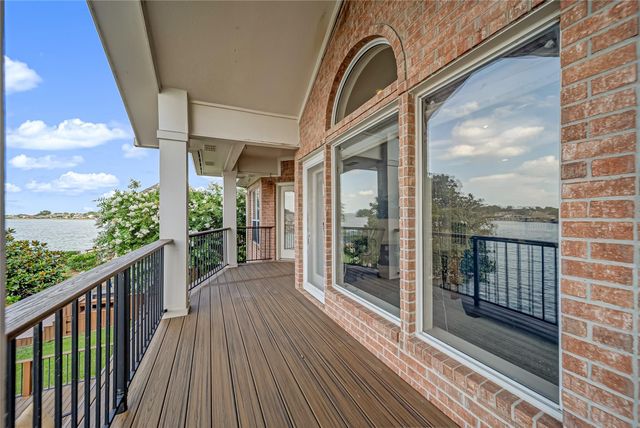 318 Bayshore Drive, Montgomery, TX 77356