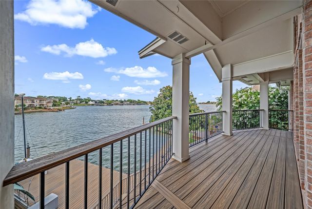 318 Bayshore Drive, Montgomery, TX 77356
