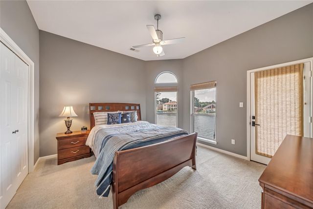 318 Bayshore Drive, Montgomery, TX 77356