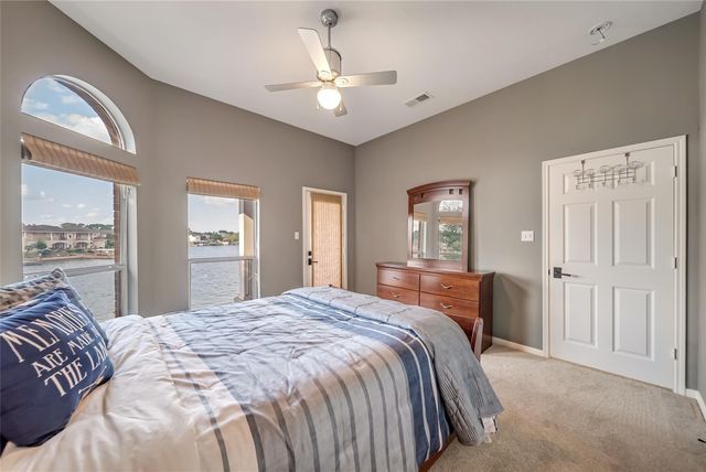 318 Bayshore Drive, Montgomery, TX 77356