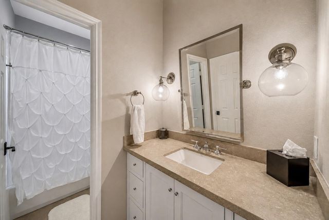 318 Bayshore Drive, Montgomery, TX 77356