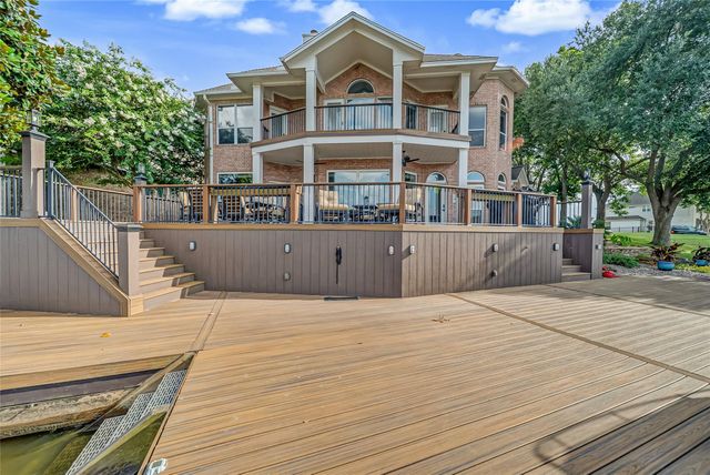 318 Bayshore Drive, Montgomery, TX 77356