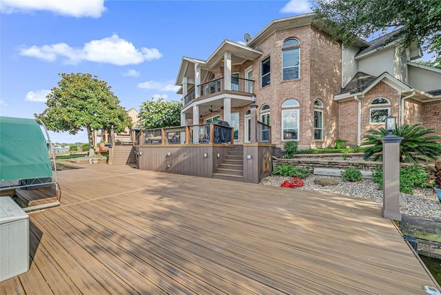 318 Bayshore Drive, Montgomery, TX 77356