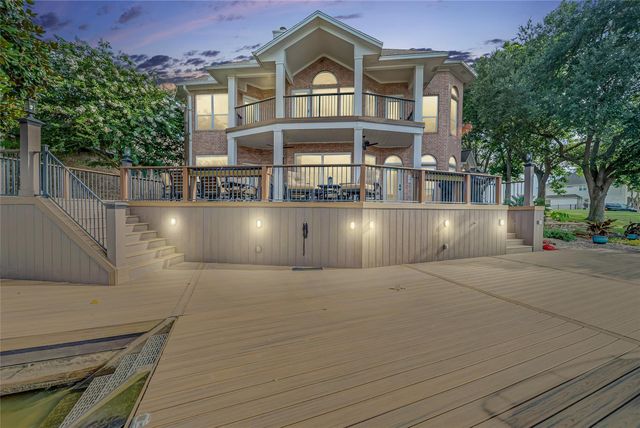318 Bayshore Drive, Montgomery, TX 77356