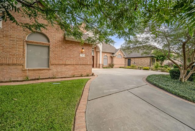 318 Bayshore Drive, Montgomery, TX 77356