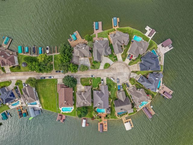 318 Bayshore Drive, Montgomery, TX 77356