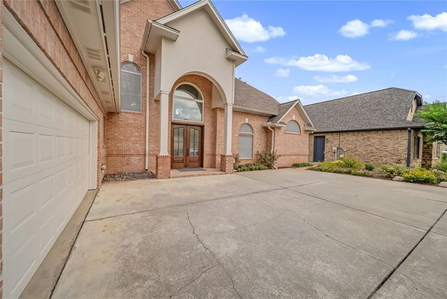 318 Bayshore Drive, Montgomery, TX 77356