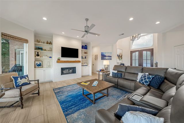 318 Bayshore Drive, Montgomery, TX 77356