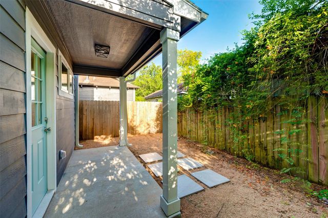 1213 Armstead Street A, Houston, TX 77009