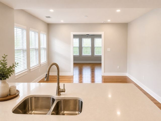 28-30 Saint Gregory St 2, Boston, MA 02124