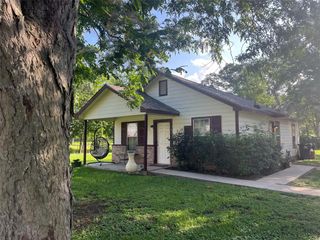 1131 W Front Street, Sealy, TX 77474