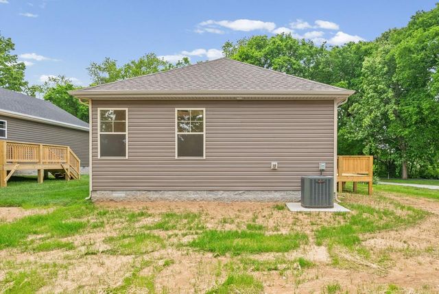 135 Illinois Ave, Oak Grove, KY 42262